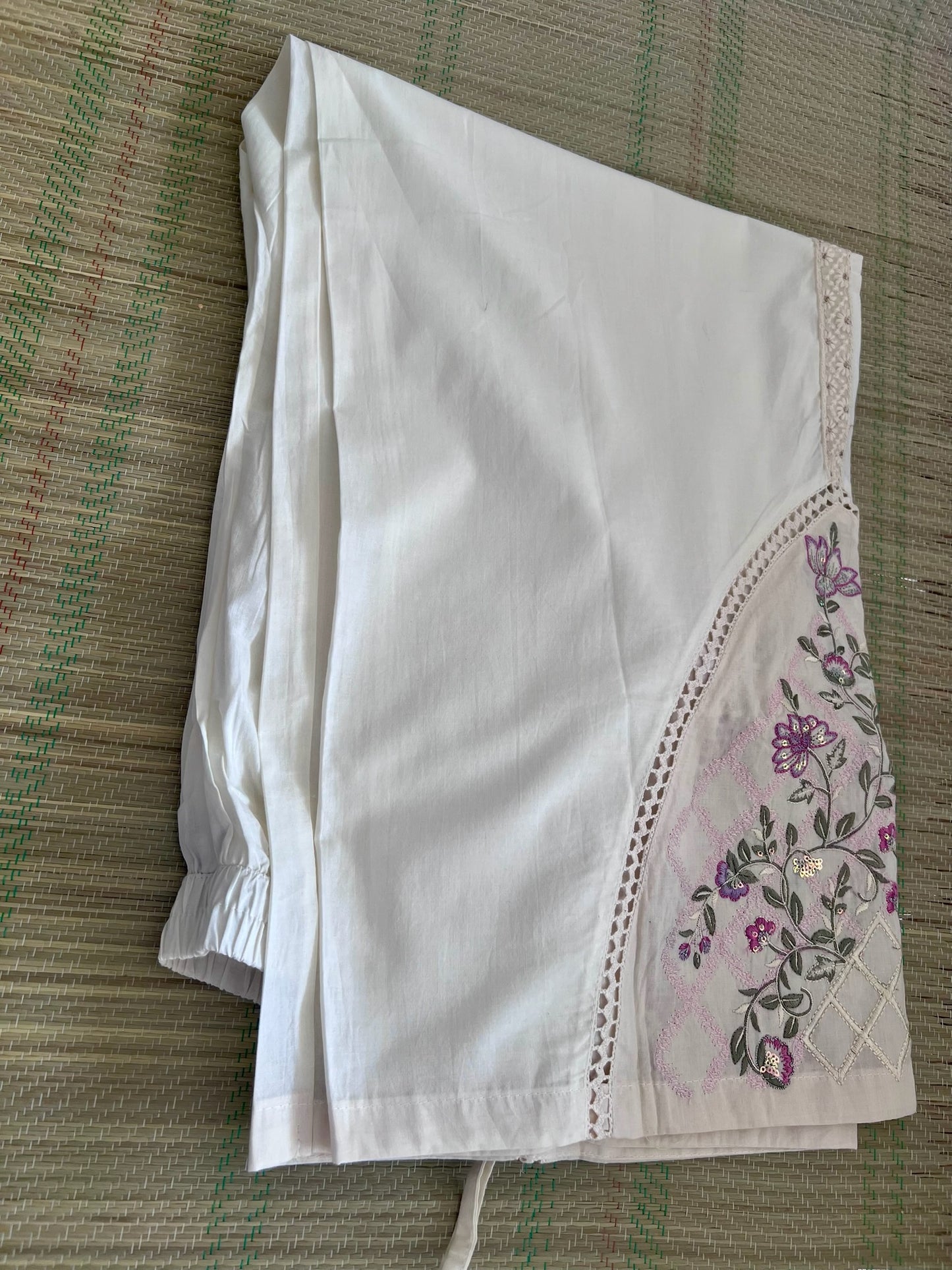 Off-White 3-Piece Indian Fusion Wear with Net & Lace Kurta, Embroidered Pants, and Hand-Worked Jacket