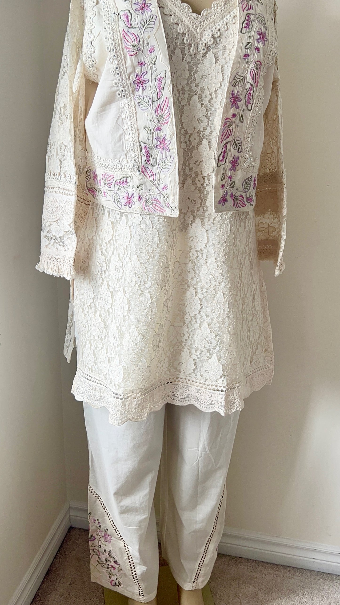 Off-White 3-Piece Indian Fusion Wear with Net & Lace Kurta, Embroidered Pants, and Hand-Worked Jacket
