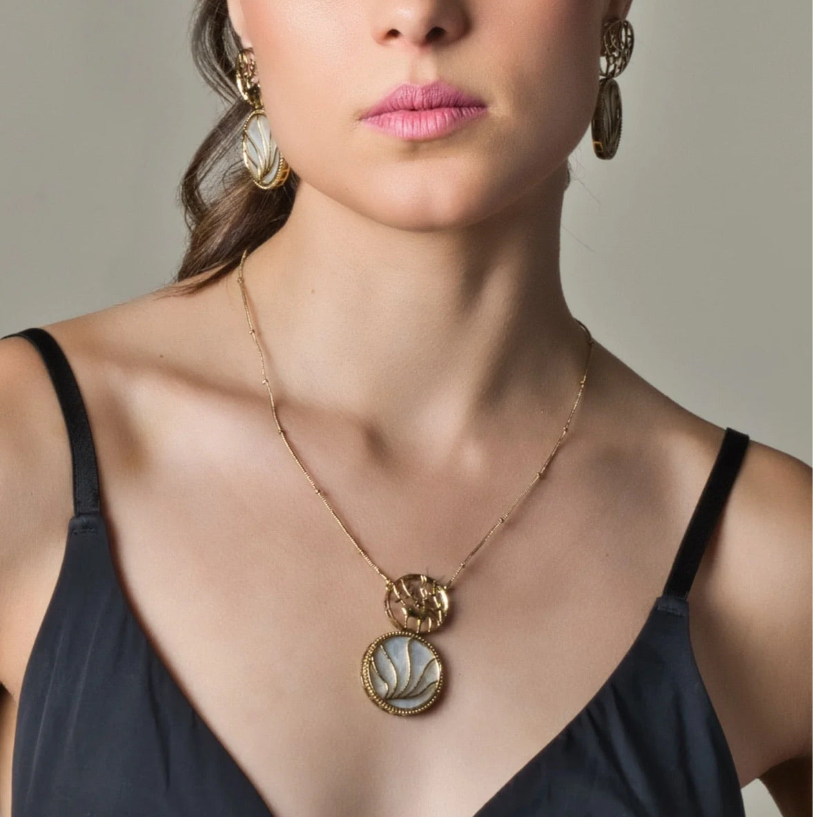Deer Motif Shell Pearl Necklace Set – Handcrafted Jewelry. Copper oxidized sheen